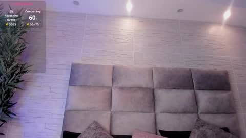 Snapshot of lea_walkerr chatting on 10/14/25, 09:15 lea_walkerr online show from 10/14/25, 09:15