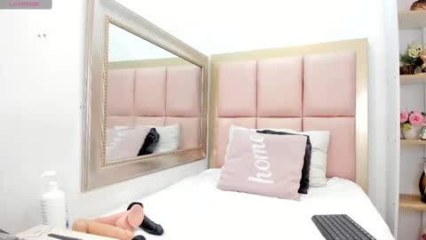 Lea online show from 02/20/25, 03:56