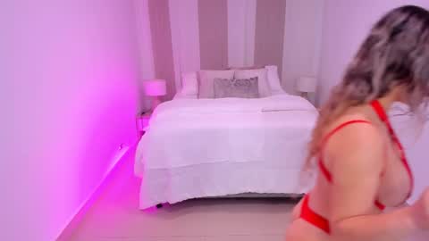 Leah  Greyy online show from 11/18/25, 11:25