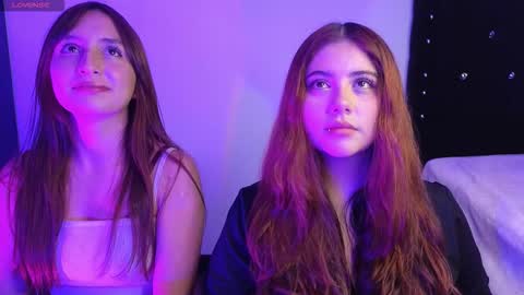 Snapshot of leah_moon11 chatting on 12/18/25, 04:18 leah_moon11 online show from 12/18/25, 04:18