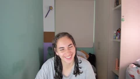 Snapshot of leah_sm chatting on 01/23/25, 04:15 Laura online show from 01/23/25, 04:15