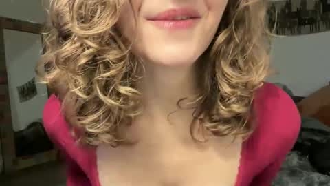 Leah Sparkles online show from 11/10/25, 12:15