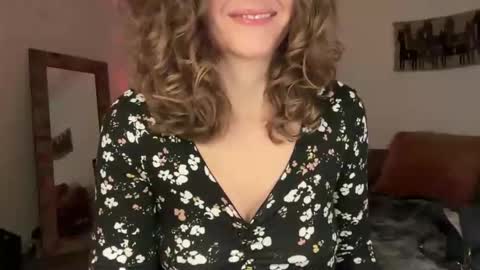 Leah Sparkles online show from 12/17/25, 02:39