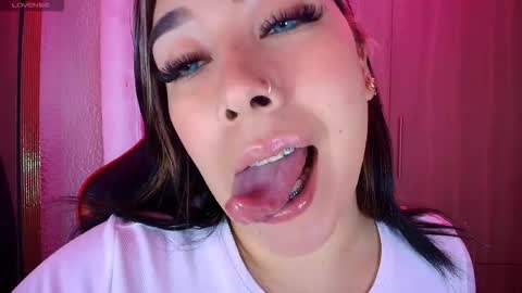 Snapshot of leahtemptation chatting on 02/15/26, 05:37 leah online show from 02/15/26, 05:37