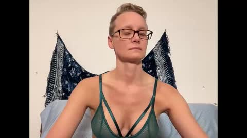 Snapshot of leahwilde chatting on 01/02/25, 10:55 Lee online show from 01/02/25, 10:55