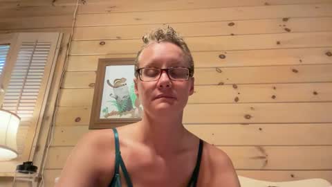 Snapshot of leahwilde chatting on 10/04/25, 09:02 Lee online show from 10/04/25, 09:02