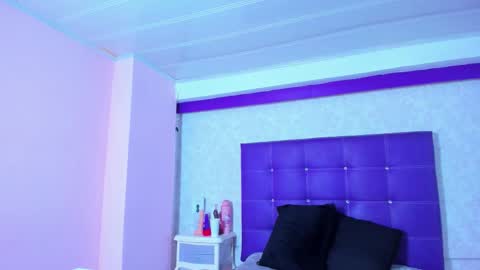 leamoreau__ online show from 11/29/25, 12:19