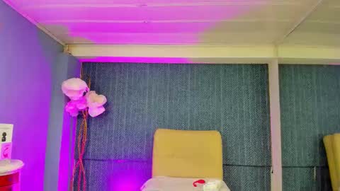 leamoreau__ online show from 12/21/25, 01:07