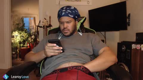 Snapshot of learoy chatting on 12/16/24, 11:50 Learoy online show from 12/16/24, 11:50