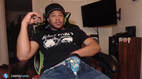 Snapshot of learoy chatting on 02/19/25, 04:01 Learoy online show from 02/19/25, 04:01