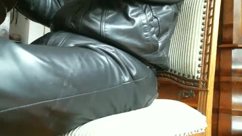 Snapshot of leathermotocross001 chatting on 12/04/24, 01:20 Leathermotocross online show from 12/04/24, 01:20