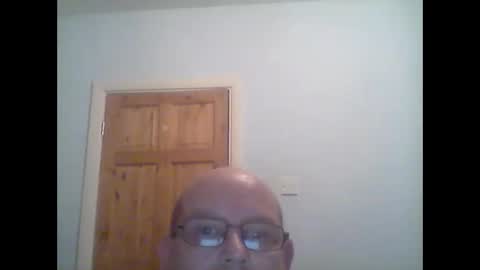 Snapshot of leatherpants68 chatting on 10/03/25, 07:11 leatherpants68 online show from 10/03/25, 07:11