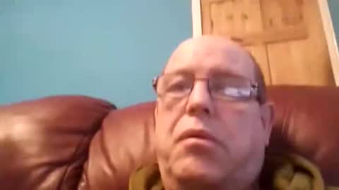 Snapshot of leatherpants68 chatting on 11/07/25, 04:07 leatherpants68 online show from 11/07/25, 04:07