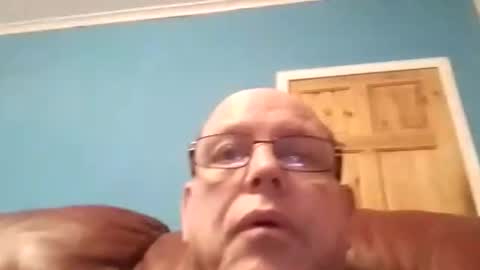 Snapshot of leatherpants68 chatting on 11/11/25, 05:46 leatherpants68 online show from 11/11/25, 05:46