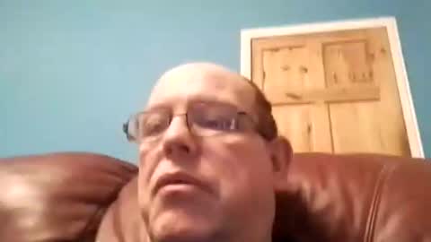 Snapshot of leatherpants68 chatting on 11/26/25, 06:09 leatherpants68 online show from 11/26/25, 06:09