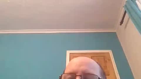 Snapshot of leatherpants68 chatting on 11/27/25, 08:38 leatherpants68 online show from 11/27/25, 08:38