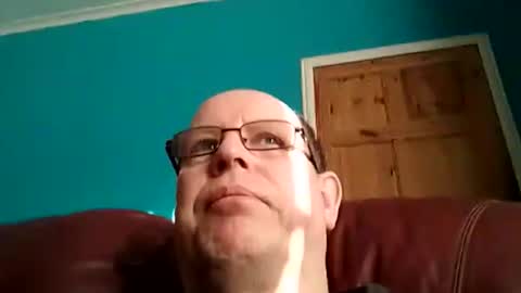 Snapshot of leatherpants68 chatting on 12/03/25, 12:47 leatherpants68 online show from 12/03/25, 12:47