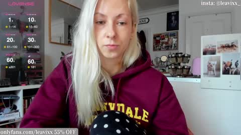 Snapshot of leavixx chatting on 12/11/24, 11:41 LeaVixx online show from 12/11/24, 11:41