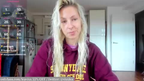 Snapshot of leavixx chatting on 11/04/25, 03:11 LeaVixx online show from 11/04/25, 03:11