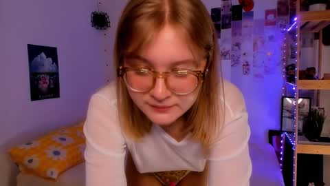 Snapshot of leazy_peasy chatting on 11/28/25, 07:11 Ellie online show from 11/28/25, 07:11