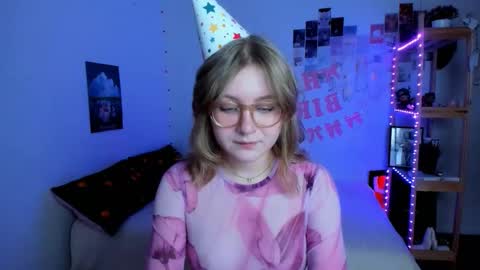 Snapshot of leazy_peasy chatting on 12/17/25, 11:00 Ellie online show from 12/17/25, 11:00