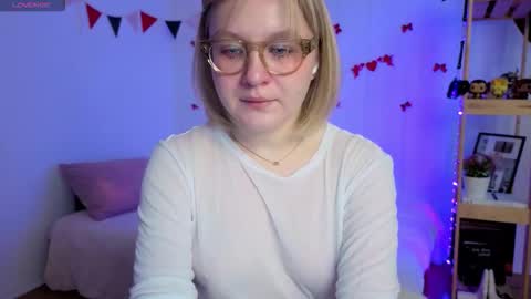 Snapshot of leazy_peasy chatting on 03/16/26, 06:06 Ellie online show from 03/16/26, 06:06