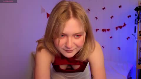 Snapshot of leazy_peasy chatting on 05/27/26, 07:05 Ellie online show from 05/27/26, 07:05