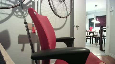 Snapshot of ledoc_ chatting on 10/09/25, 02:20 LeDoc online show from 10/09/25, 02:20