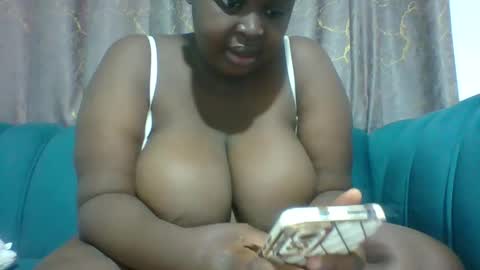 Snapshot of leeesha chatting on 01/14/25, 10:48 leeesha online show from 01/14/25, 10:48
