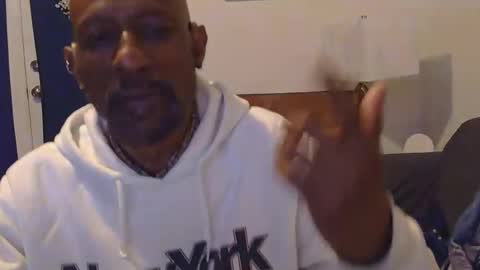 Snapshot of leeguy_hugedick chatting on 01/18/26, 07:01 Ebony DeafGuy online show from 01/18/26, 07:01
