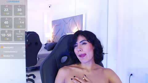 Snapshot of leethompson_ chatting on 01/29/25, 06:07 Leet  online show from 01/29/25, 06:07