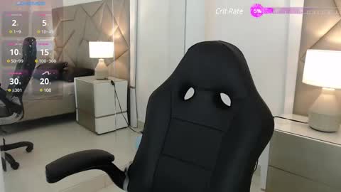 Snapshot of leethompson_ chatting on 02/12/25, 12:12 Leet  online show from 02/12/25, 12:12