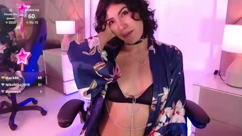 Snapshot of leethompson_ chatting on 02/19/25, 03:27 Leet  online show from 02/19/25, 03:27
