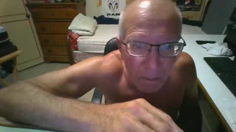 Snapshot of leezamm1132 chatting on 05/02/26, 03:33 leezamm1132 online show from 05/02/26, 03:33