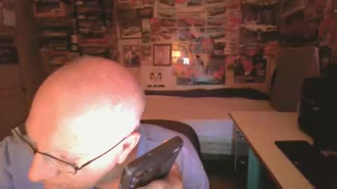 Snapshot of leezamm1132 chatting on 05/03/26, 01:28 leezamm1132 online show from 05/03/26, 01:28