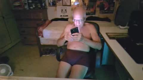 Snapshot of leezamm1132 chatting on 05/05/26, 02:52 leezamm1132 online show from 05/05/26, 02:52