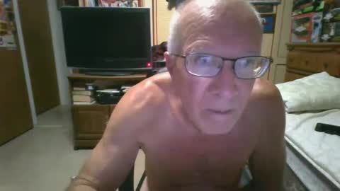 Snapshot of leezamm1132 chatting on 05/08/26, 01:44 leezamm1132 online show from 05/08/26, 01:44