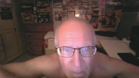 Snapshot of leezamm1132 chatting on 05/13/26, 12:19 leezamm1132 online show from 05/13/26, 12:19