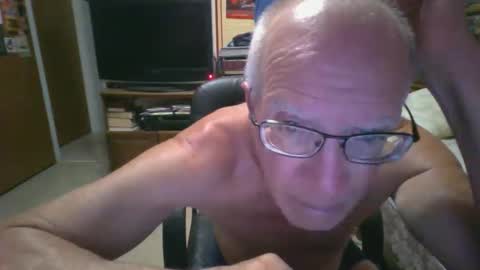 Snapshot of leezamm1132 chatting on 06/06/26, 01:11 leezamm1132 online show from 06/06/26, 01:11