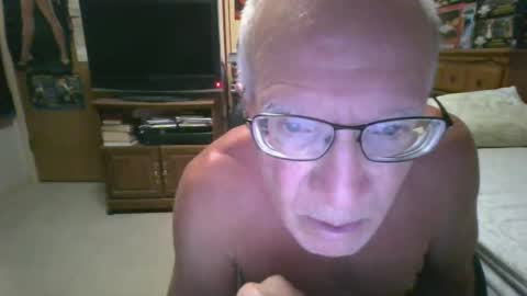Snapshot of leezamm1132 chatting on 06/07/26, 03:54 leezamm1132 online show from 06/07/26, 03:54