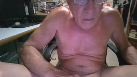 Snapshot of leezimmerman200 chatting on 07/15/26, 03:45 leezimmerman200 online show from 07/15/26, 03:45