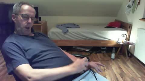 Snapshot of lefti27 chatting on 01/04/25, 01:42 Dave online show from 01/04/25, 01:42
