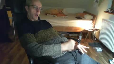 Snapshot of lefti27 chatting on 02/28/25, 11:01 Dave online show from 02/28/25, 11:01