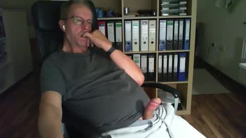 Snapshot of lefti27 chatting on 09/23/25, 09:51 Dave online show from 09/23/25, 09:51