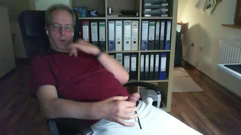 Snapshot of lefti27 chatting on 10/05/25, 08:29 Dave online show from 10/05/25, 08:29