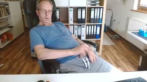 Snapshot of lefti27 chatting on 07/11/26, 02:20 Dave online show from 07/11/26, 02:20