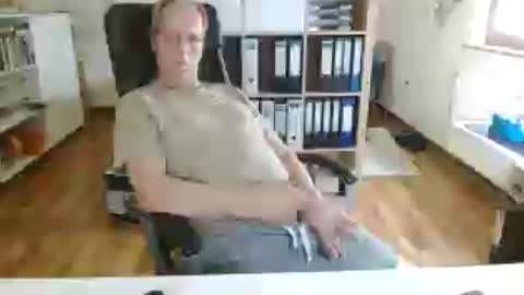 Snapshot of lefti27 chatting on 07/14/26, 04:02 Dave online show from 07/14/26, 04:02
