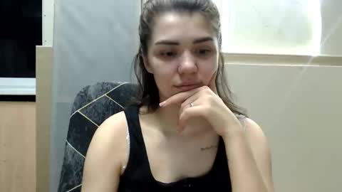 Snapshot of legenda_liya chatting on 04/15/26, 11:38 Liya online show from 04/15/26, 11:38