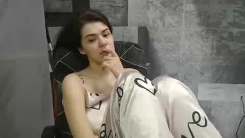 Snapshot of legenda_liya chatting on 05/13/26, 09:17 Liya online show from 05/13/26, 09:17