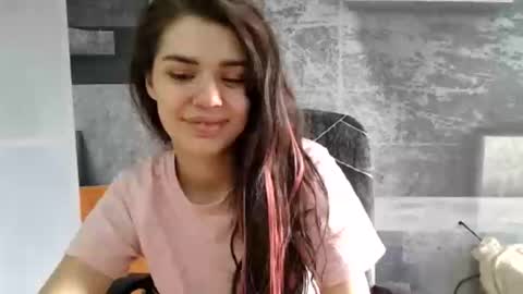Snapshot of legenda_liya chatting on 05/22/26, 01:39 Liya online show from 05/22/26, 01:39